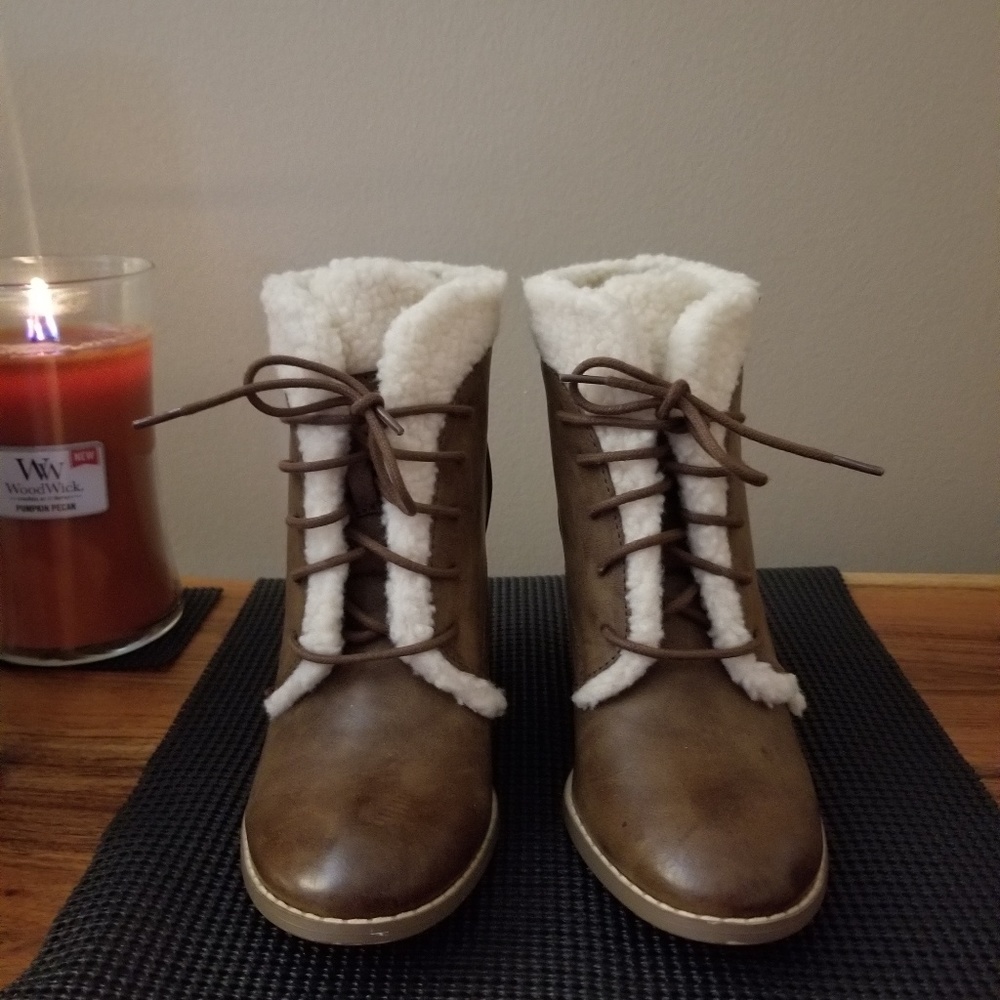 Womens sherpa lined block heel bootie